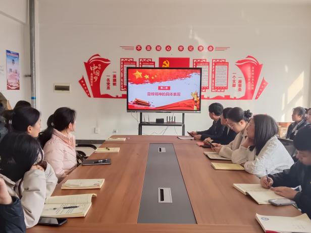 “学习雷锋精神,建设美丽校园”座谈宣讲会活动照片3