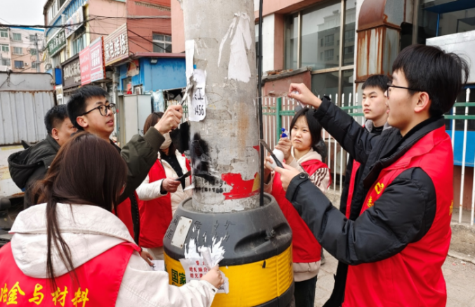 2025年3月3日冶金学院 雷锋精神“燃”志愿,青春力量“耀”行动星火冶金先锋队铲除小广告 (2)